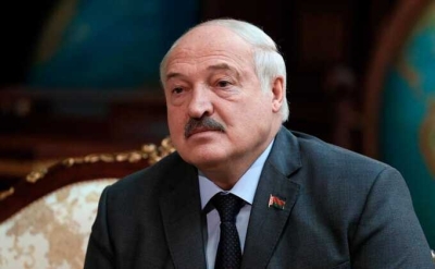 "Ищи зерно": Лукашенко заставил министра сельского хозяйства копаться в земле