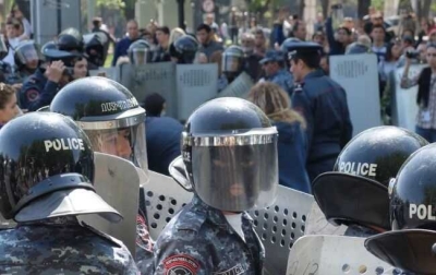 Вооружённые люди ворвались в отделение полиции в Ереване