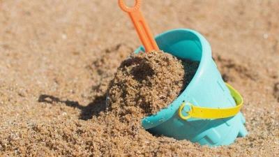 В США во время игры на пляже детей завалило песком